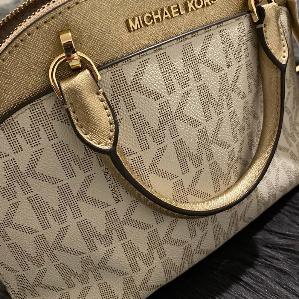 Nwt Michael Kors Emmy white and gold
crossbody - Picture 6 of 12